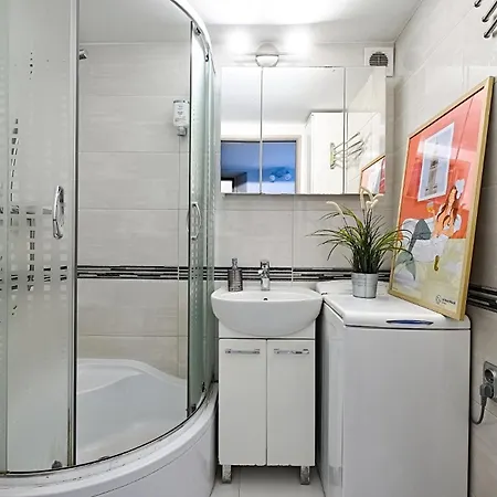 Urbannestgroup - Old Town -s9 * Varşova