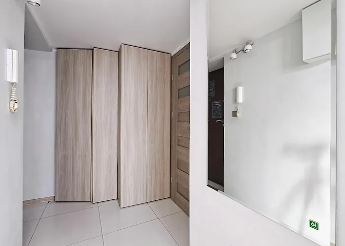 Urbannestgroup - Old Town -s9 * Warsaw