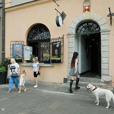 Urbannestgroup - Old Town -s9 *